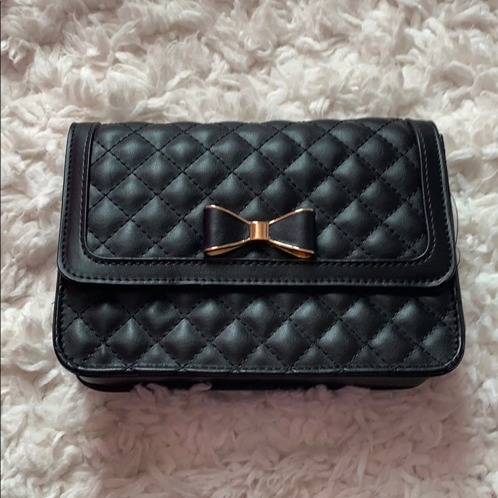 NWT BLACK CROSSBODY FOREVER21